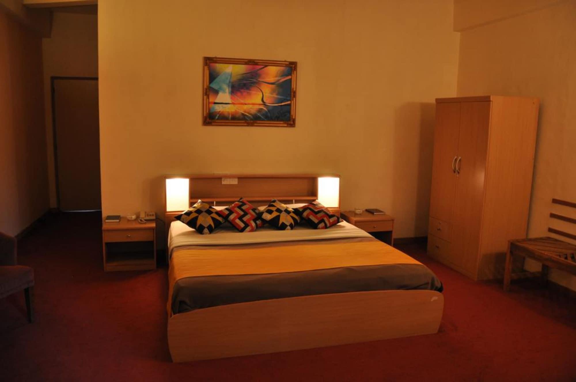 Orient Hotel Бандаравела Екстериор снимка